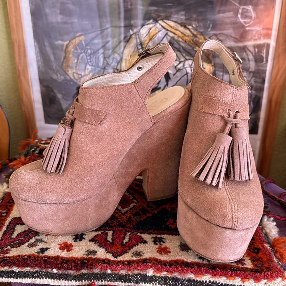 Italian suede Ouigal platforms 36